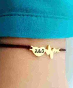 Bracelet doré personnalisé avec lettres